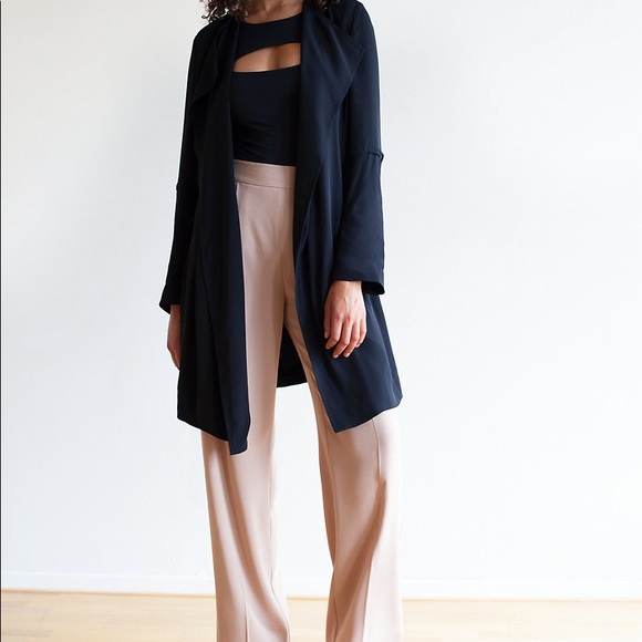 Aritzia Babaton Flowy Trench Coat NEW